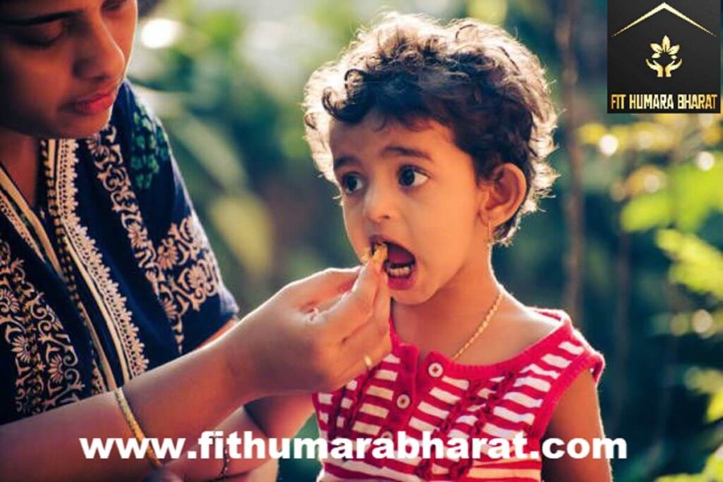 parents feeding children is money we need with fit humara bharat